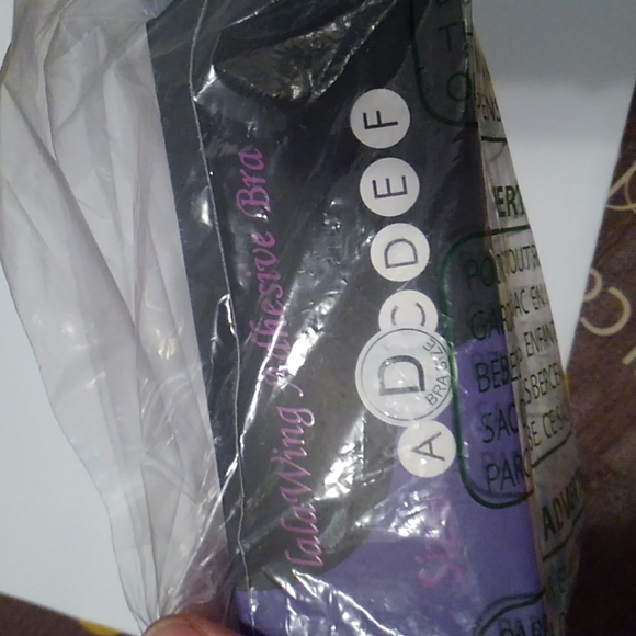 LalaWing Strapless Adhesive Bra size D - Picture 4 of 6